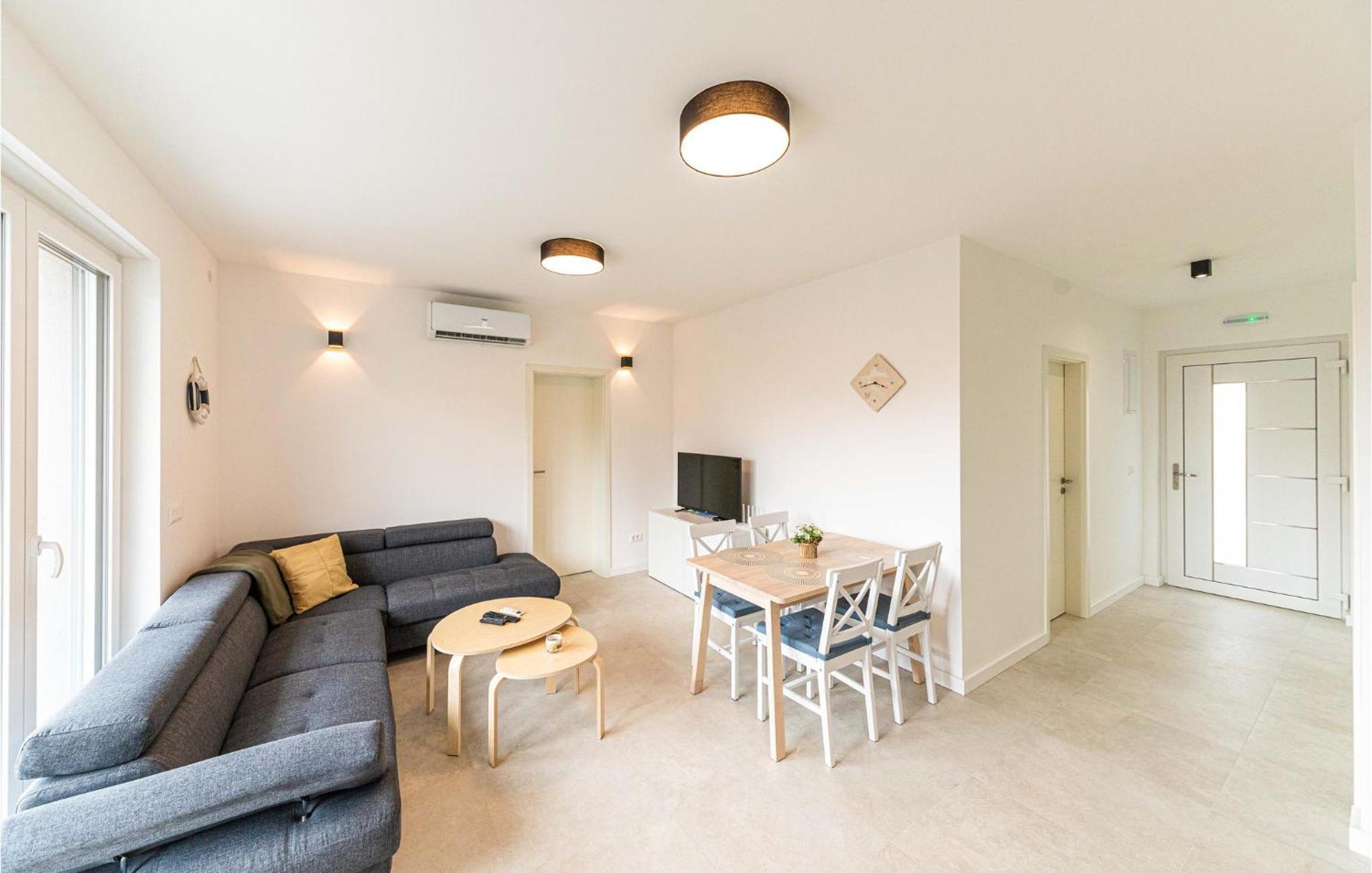 Stunning Apartment In Kastel Novi With Wifi Kastela Bagian luar foto