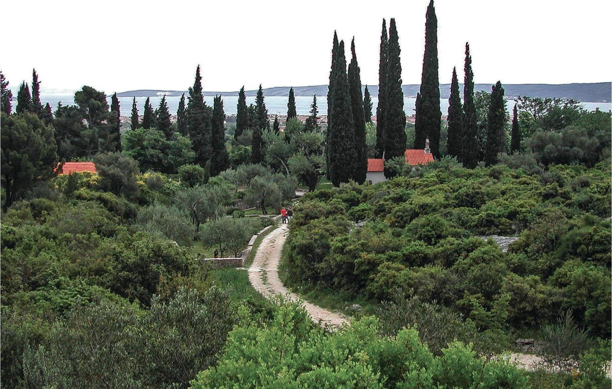 Stunning Apartment In Kastel Novi With Wifi Kastela Bagian luar foto